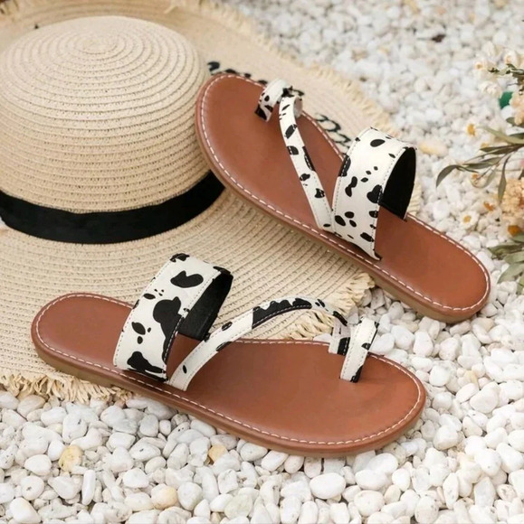 Women's Black And White Summer Cow Print Toe Ring Flat Slides - Picture 4 of 5